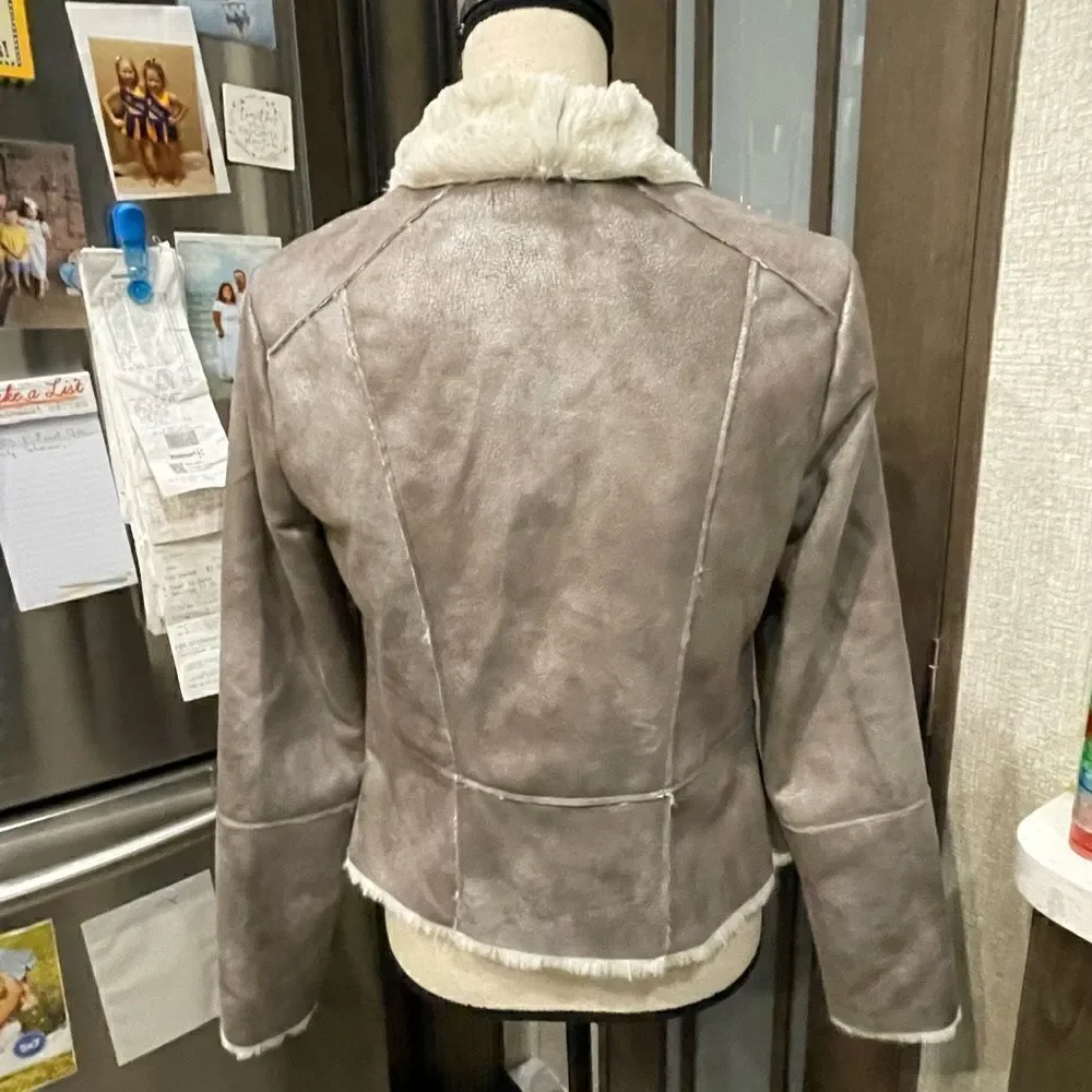 Cache Lightweight Jacket   - Picture 3 of 4